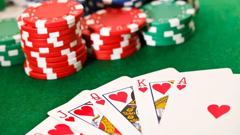 Luật chơi Poker khá đơn giản